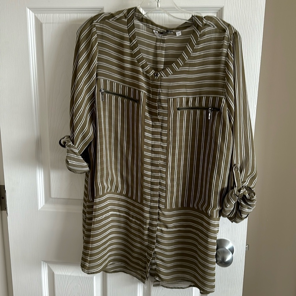 🍄Reitman’s plus size 16 long sleeve 100% polyester blouse